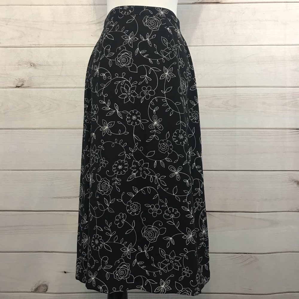 Talbots Black Floral Print Skirt Size 8 Petite